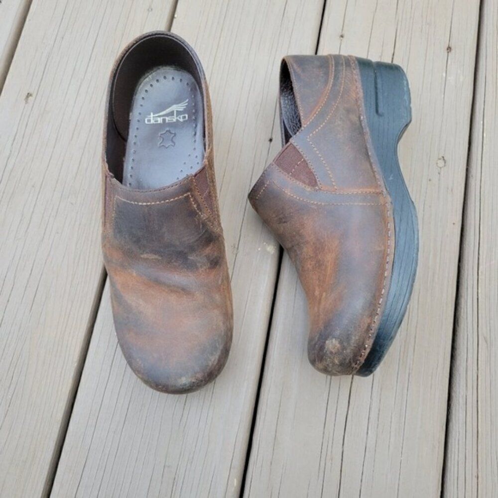 Dansko Professional Pepper Brown Oiled Leather Platform Distressed‎ Clogs 39